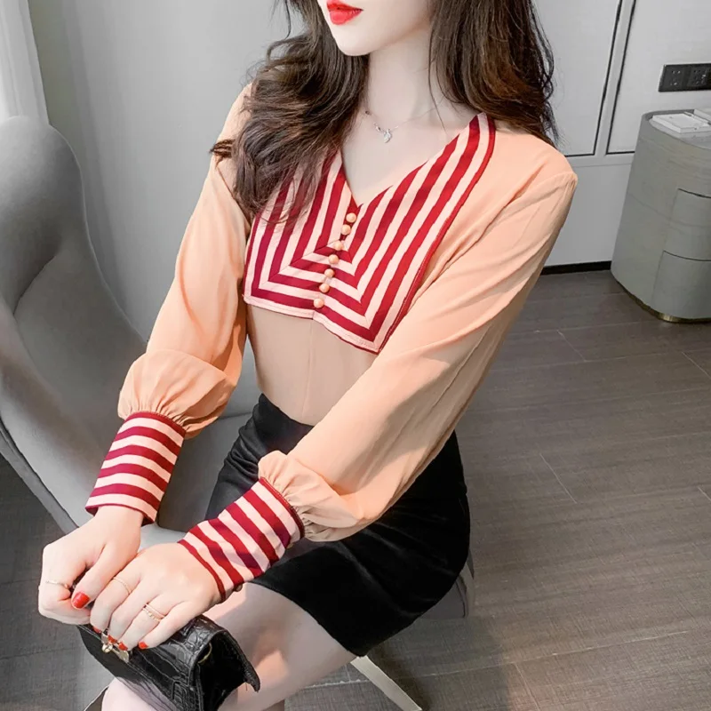

2021 Spring Women's long sleeve top Stitching striped shirt New v-neck Long Sleeve Loose Fit Fashion Tide