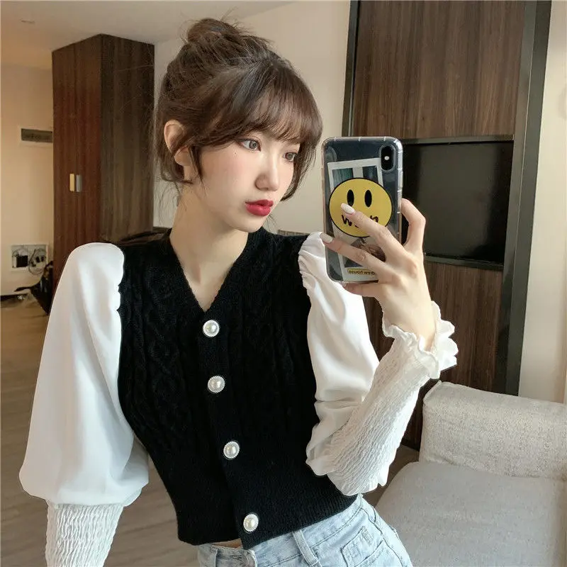 

2021 spring and Autumn New Korean V-Neck long sleeve stitching sweater temperament slim fit short cardigan women's wear