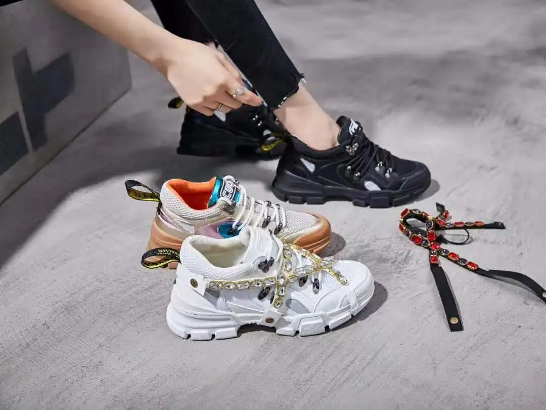 Обувь со стразами; женские кроссовки на платформе; zapatos de mujer; модные брендовые женские белые кроссовки со стразами на толстой подошве; кроссовки для папы
