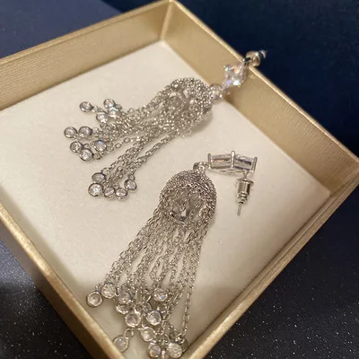 

Luxury Chain Tassel Earrings Temperament Silver Needle Super Flash Micro Inlaid Zircon Earrings For Joker Female Gorgeous 2021