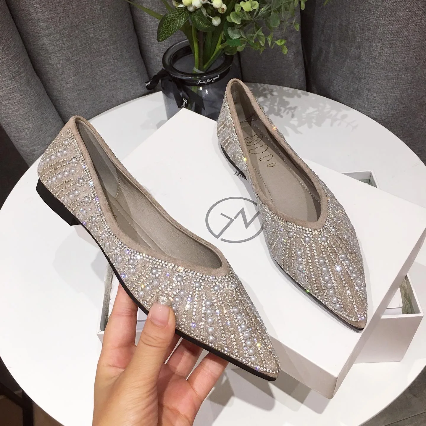 

Shoes Woman Flats Autumn Pointed Toe Modis Soft All-Match Pearl Decorateion Casual Female Sneakers Dress Fall Boat New 2021 Glit