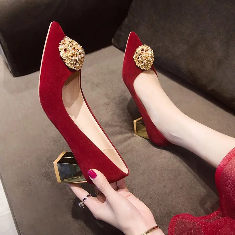

Туфли женские свадебные из флока, заостренный носок, высокий каблук, мягкая подошва, без застежки, наряд для банкета, красные