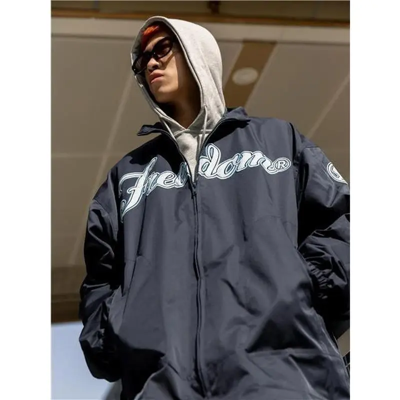 

Streetwear Baseball Uniform Jackets Men Autumn Hip-hop Loose Embroidered Coat Couples Hong-Kong Style Stand Collar Zipper Tops