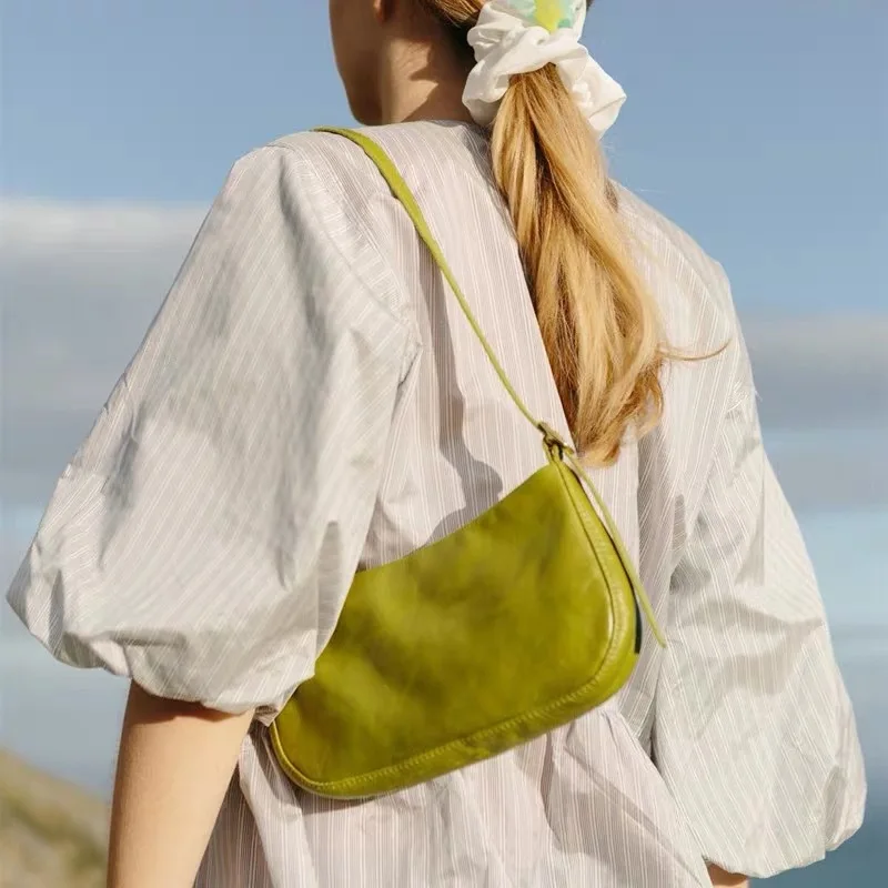 Маленькая дизайнерская сумка женская на плечо новинка 2019 стильная под подмышек