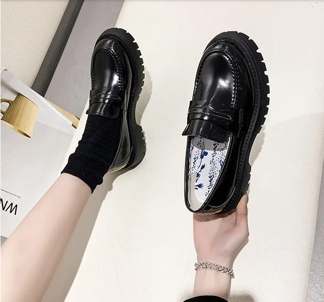 

British style small leather shoes women shoes autumn 2021 new small bee horsebit buckle platform platform single shoes loafers