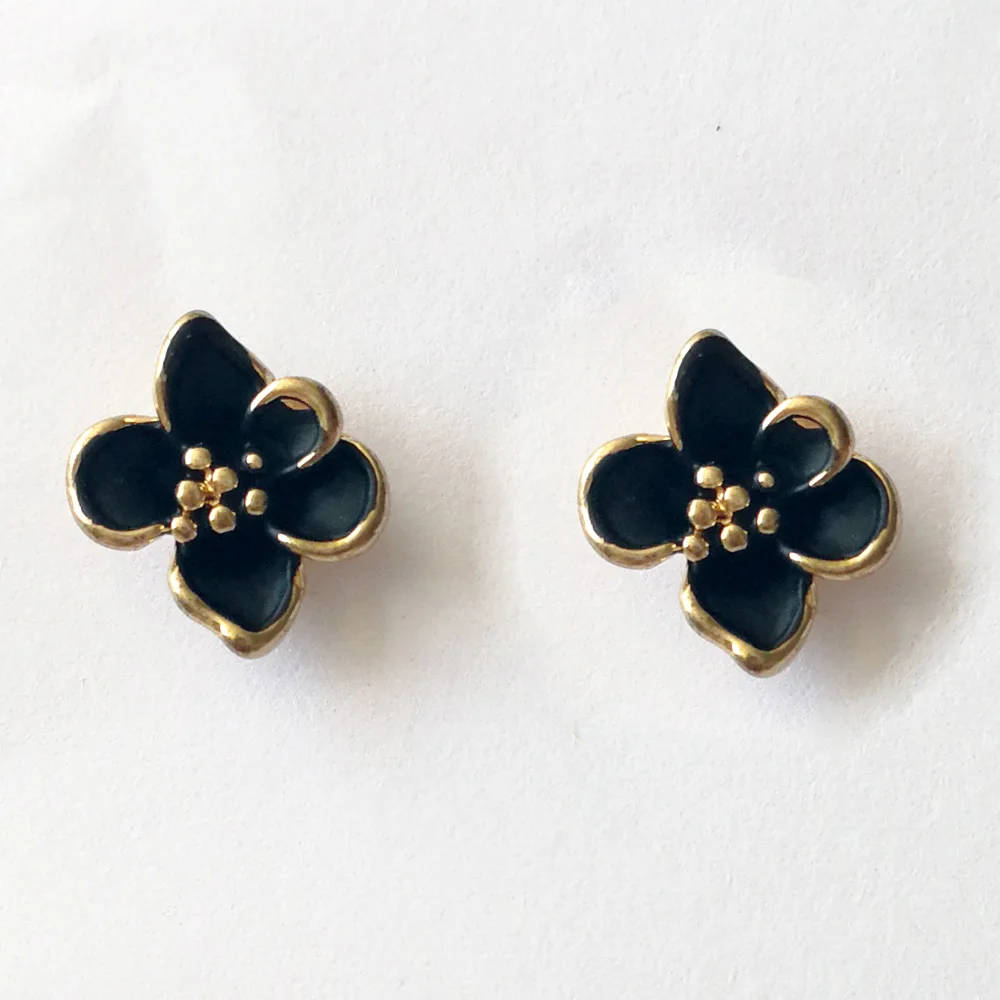 Модные корейские серьги-гвоздики в виде четырехлистного клевера с маленькой