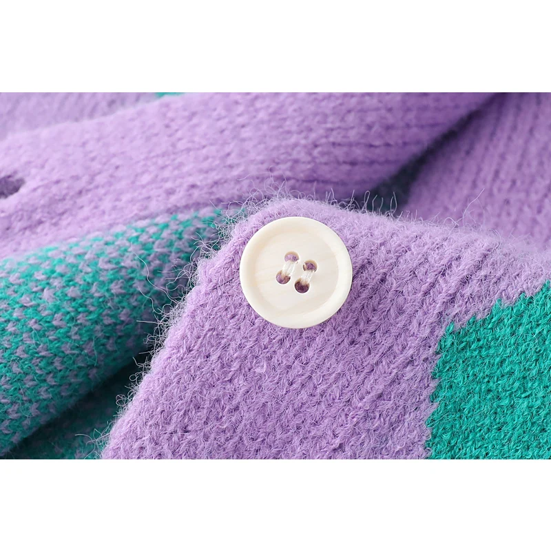 Женский трикотажный кардиган в клетку с V-образным вырезом и длинным рукавом |