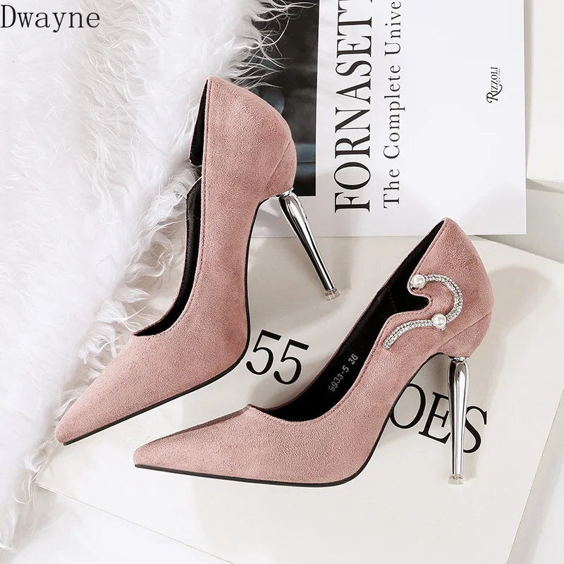 Женские свадебные туфли красные на высоком каблуке с острым носком весна 2019 |