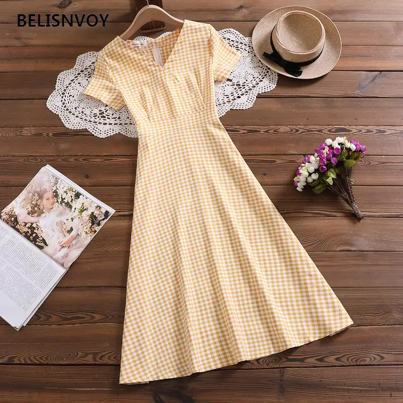 Платье женское трапециевидное в клетку с V-образным вырезом и коротким рукавом |