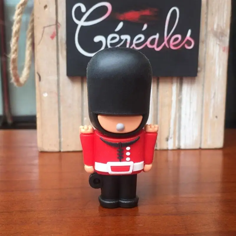 

1pc Creative Shaped Design U Disk British Soldier U Disk 32GB U Disk for Gift memory stick U disk