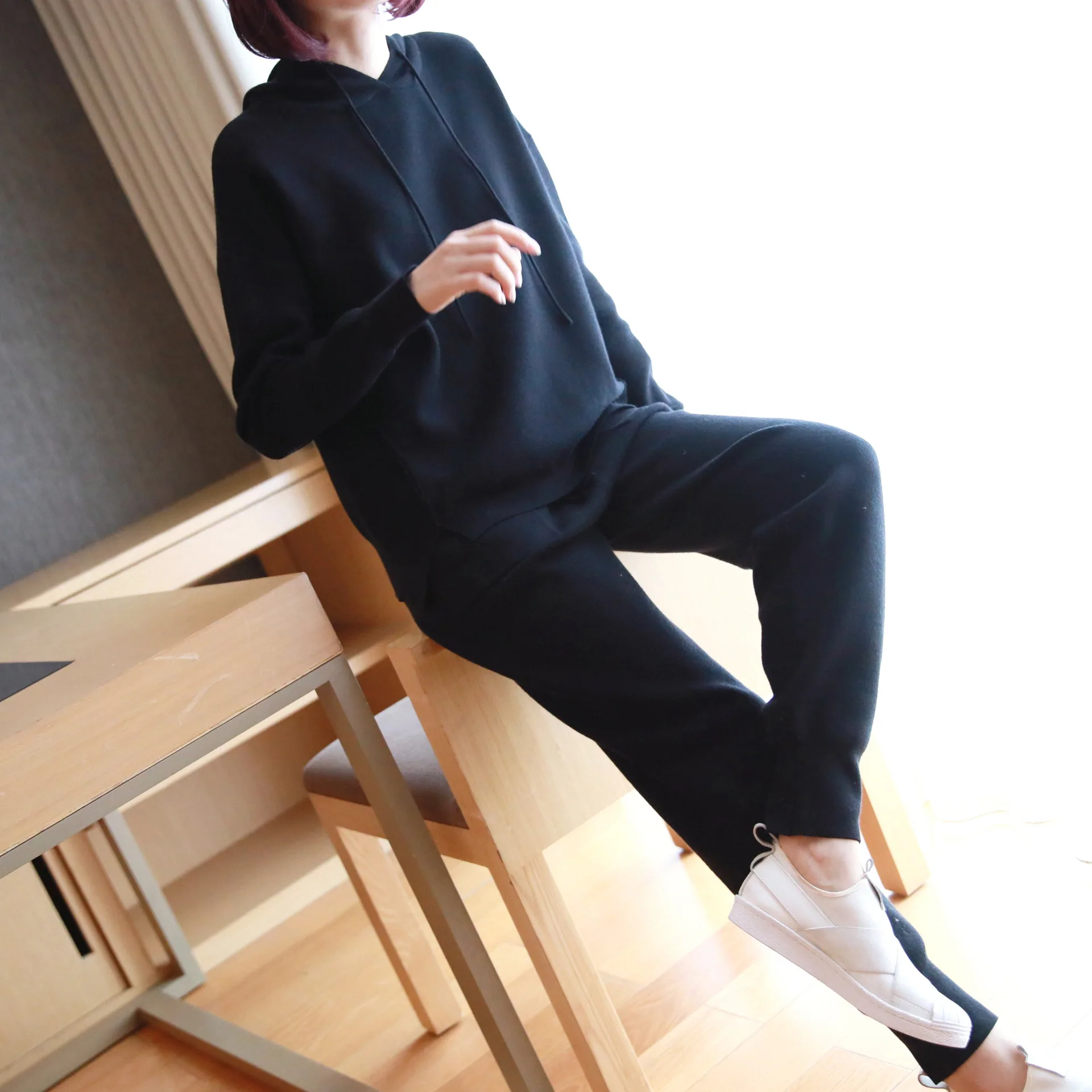 Женский трикотажный комплект из 2 предметов однотонный черный осенний |