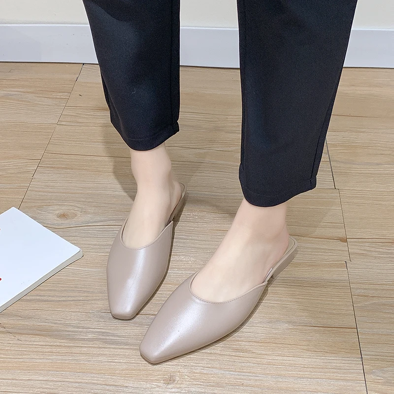 

Women Designer Slippers 2021 Spring Summer Slip On Flats Fashion Slides Ladies Low Heels Leather Luxury Slippers Beige Brown