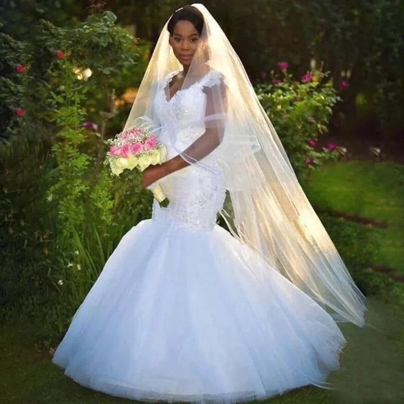 

2021 Mermaid Lace Wedding Dress lace Appliques Vintage Deep V Neck Women White Tulle Sweep Train Bridal Dresses Vestidos