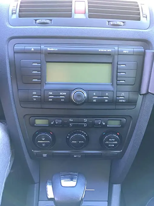 Автомобильный радиоприемник Facia для Skoda Octavia (Auto A/C) 2004-2010 комплект приборной