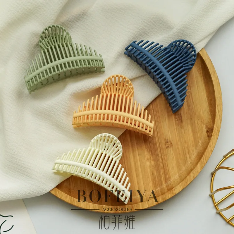 

Korean Design 10 Colors 9CM Plastic Frosted Texture Shark Hair Claws Clip For Women Big Barrette Crab Large Hair Clips