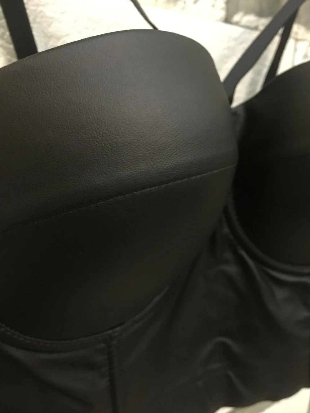 

Plus Size bra tops 2020 New Matt PU Leather Cut Cross Bralet Women's Bustier Bra Night Club Party Cropped Top Vest wj409