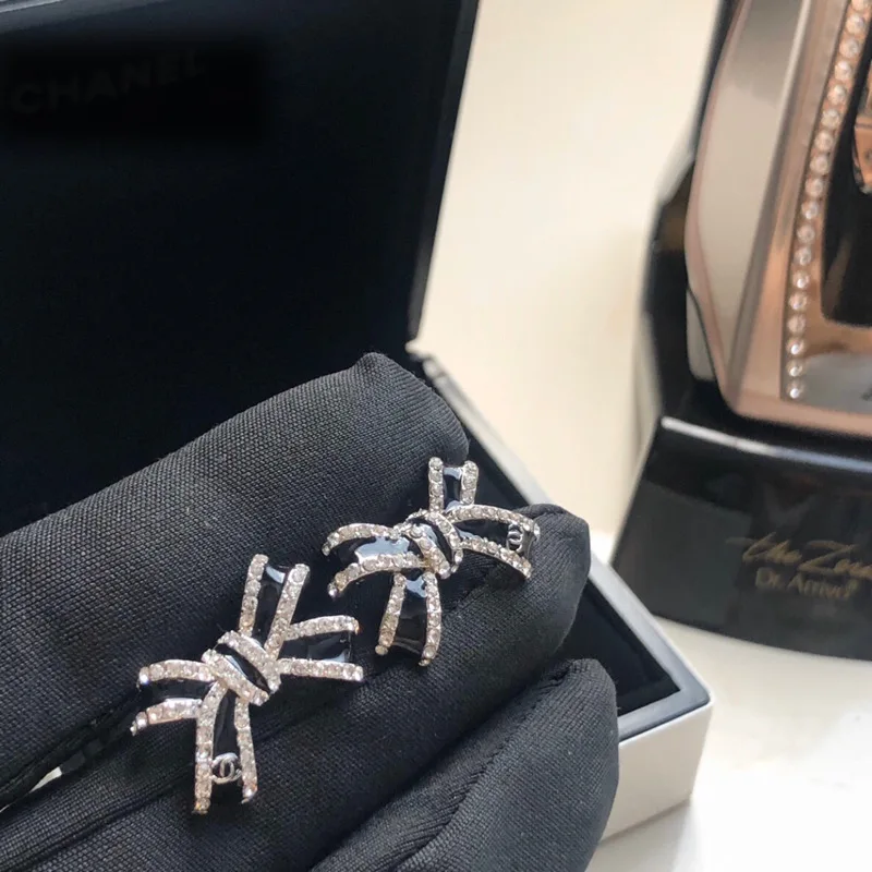 

Luxury fashion Bow Diamond Earrings Suitable For Women Lovely Girls Gifts Daily Party Dating Fashion Earrings