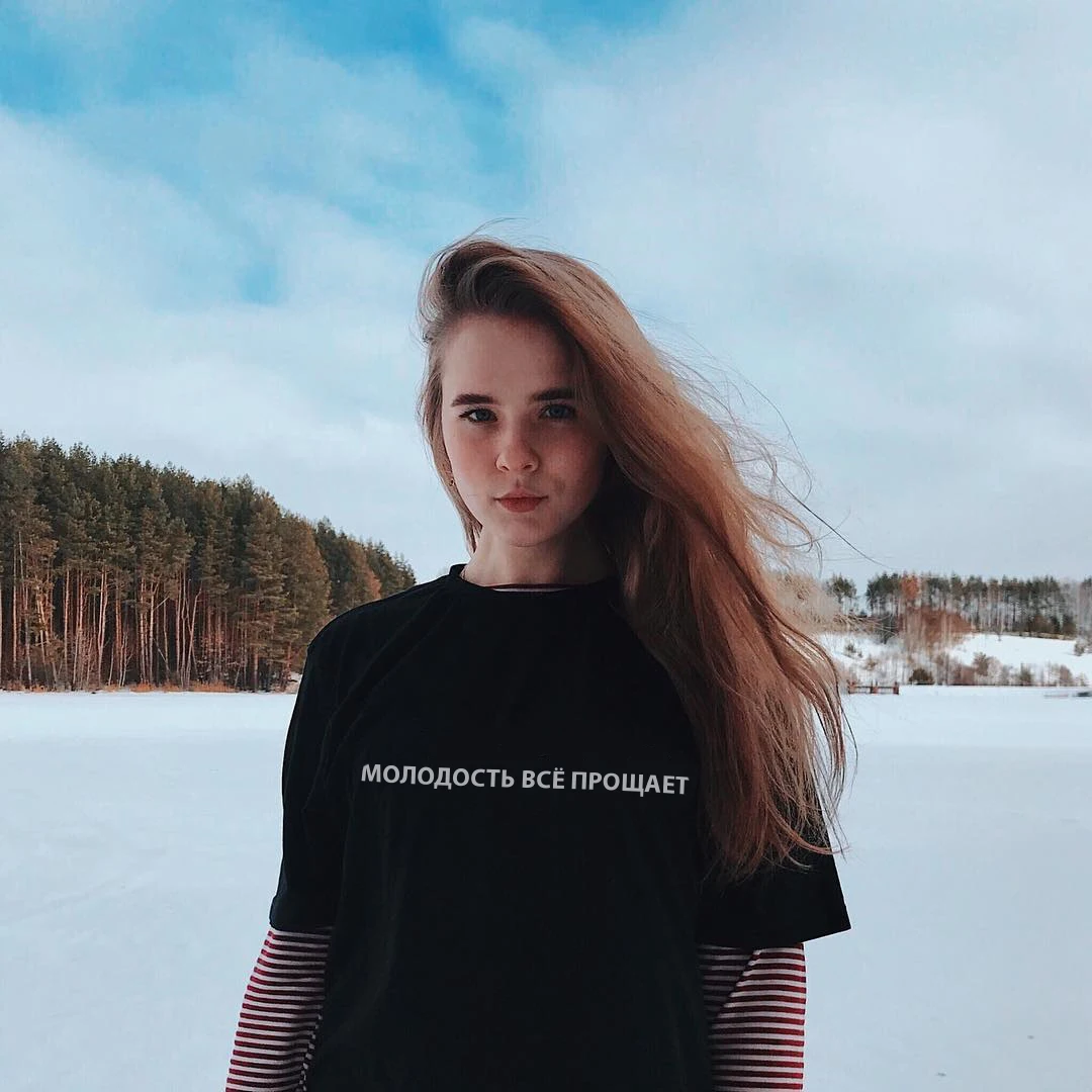 Женская футболка с коротким рукавом и графическим принтом | одежда