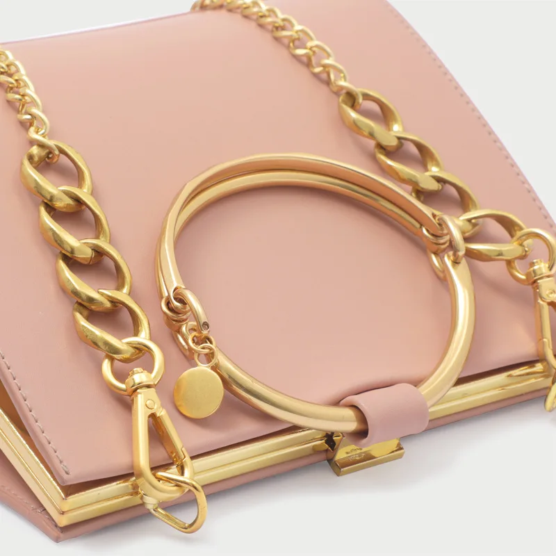 Женская маленькая квадратная сумка на одно плечо с диагональными лямками лето