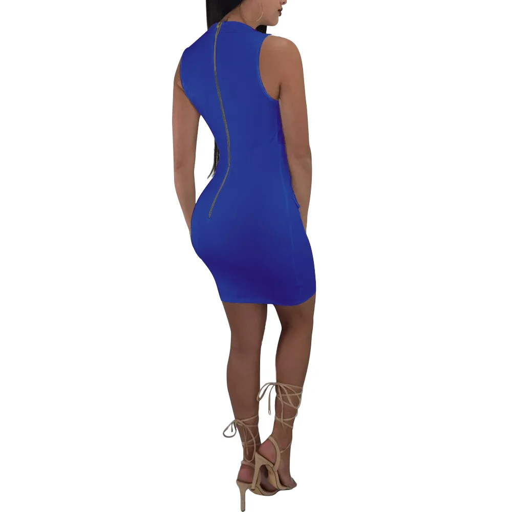 Женское Бандажное мини-платье с треугольным вырезом без рукавов на кнопках для