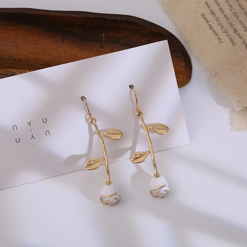 

Romantic Enamel Rose Flower Plant Drop Earrings Korean Exquisite Metal Leaf Earrings for Fashion Women Girls Ear Jewelry