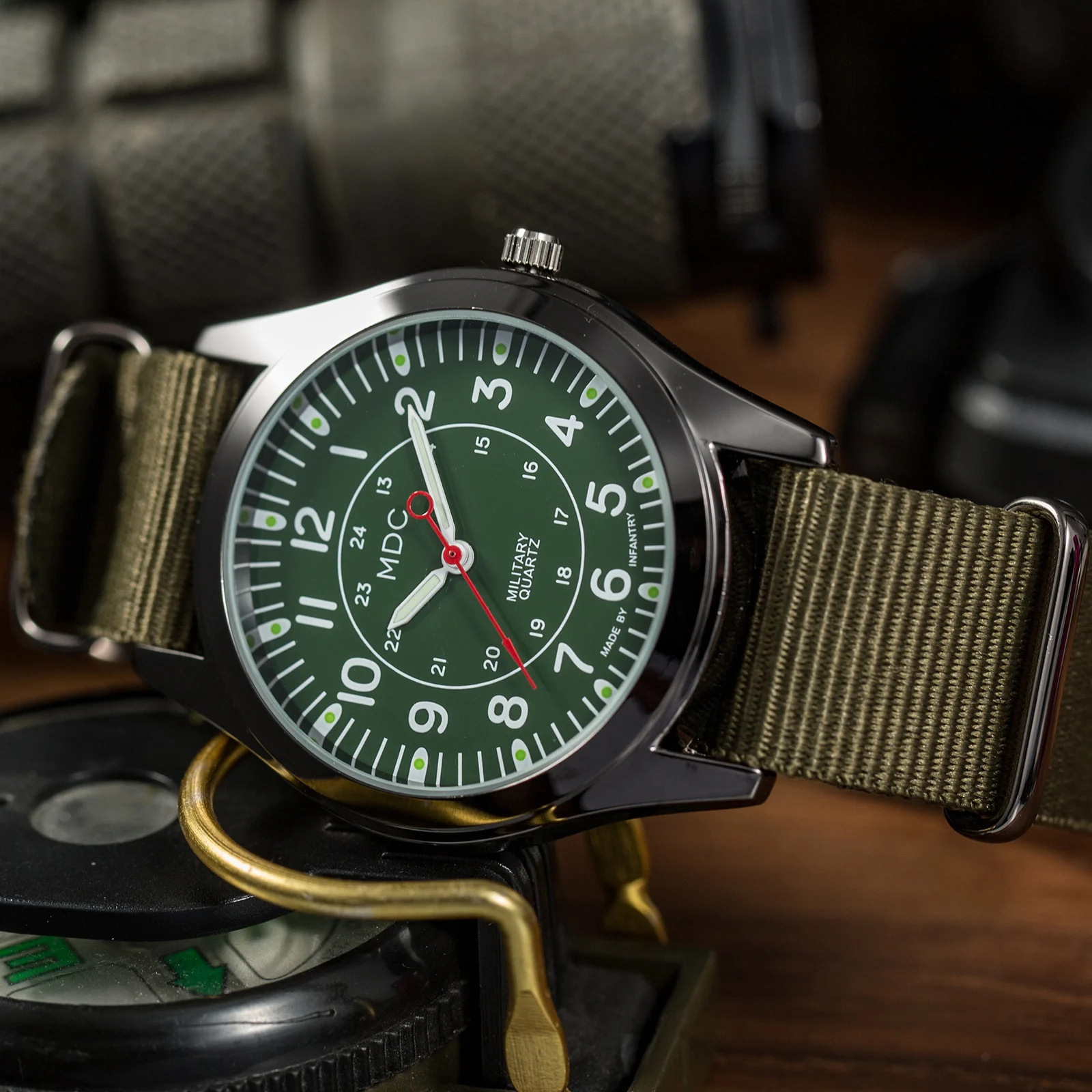 

MDC Mens Watches Top Brand Luxury Luminous Military Quartz Watch for Men Slim Green Nylon Army Sport Watch Men Reloj Masculino
