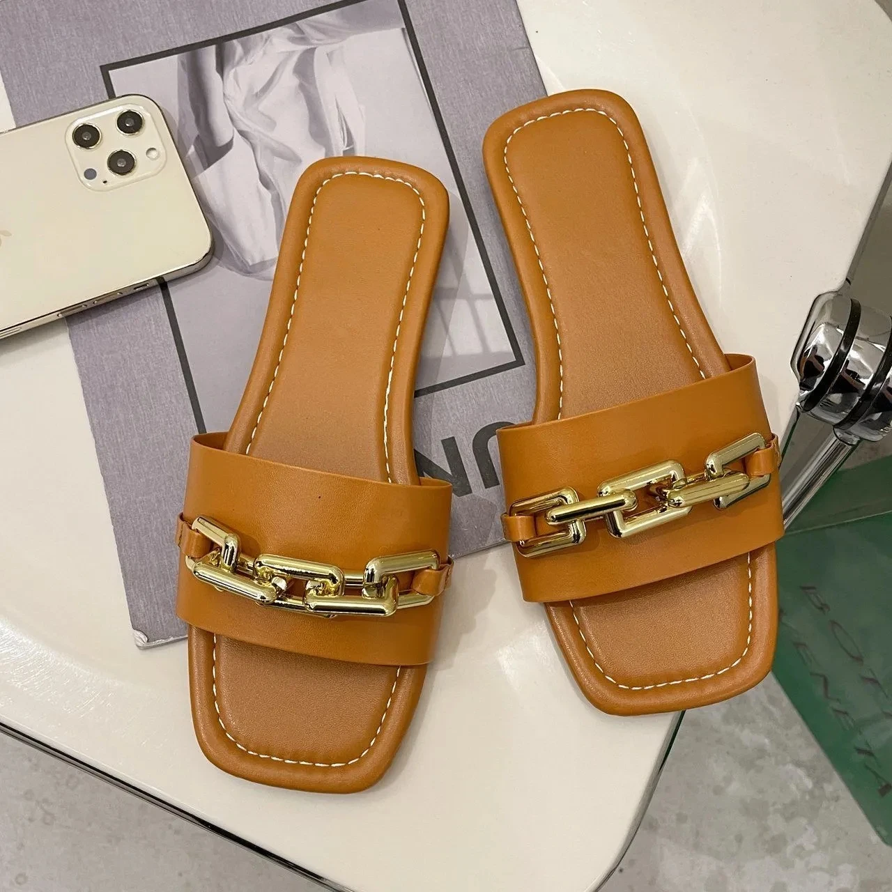 

2021 Summer Fashion Women Metal Chain Flats Slides Female Green Sandals Slippers Lady Luxury Design Beach Leisure Outdoor Shoess