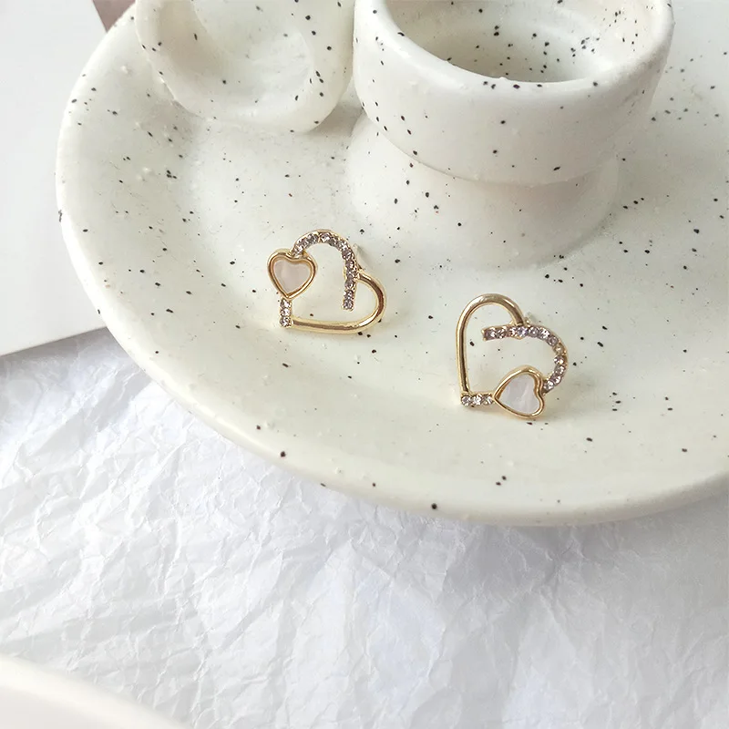 

Fashion Vintage Gold Plated Heart Shape Shinny Crystal Stud Earrings With Rhinestone Women Gift