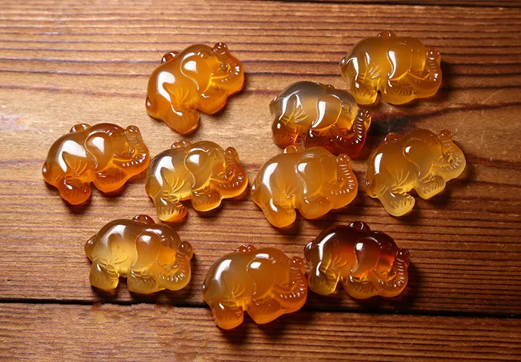 1 шт. естественного китайского агата белого желтого цвета слоника-подвески на ожерелье модного обаяния с ручной резьбой ювелирных изделий для мужчин и женщин оберег