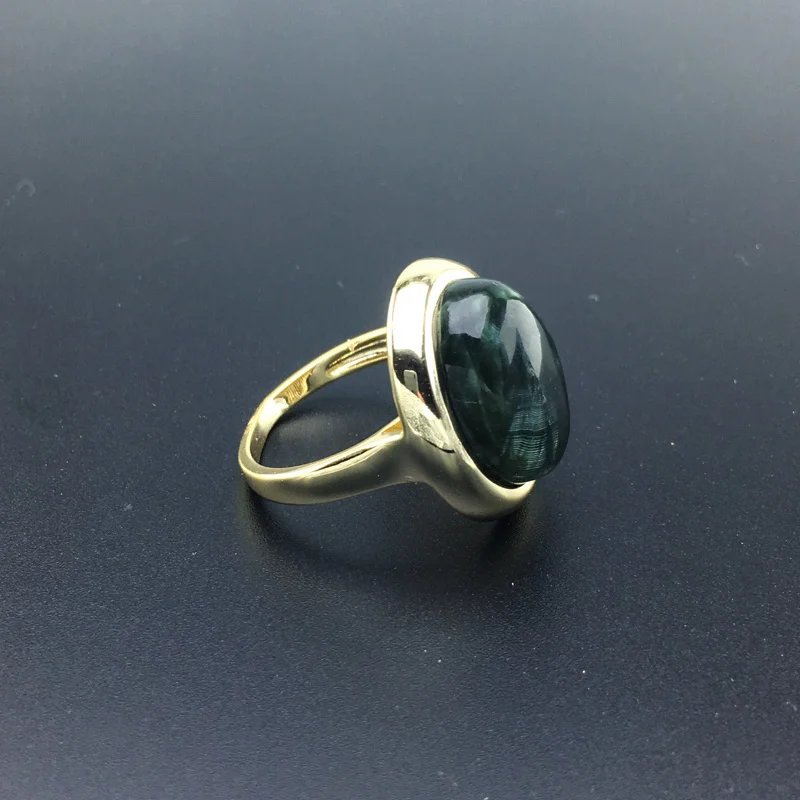 Кольцо из серебра 925 пробы с натуральным зеленым чароитом | Украшения и