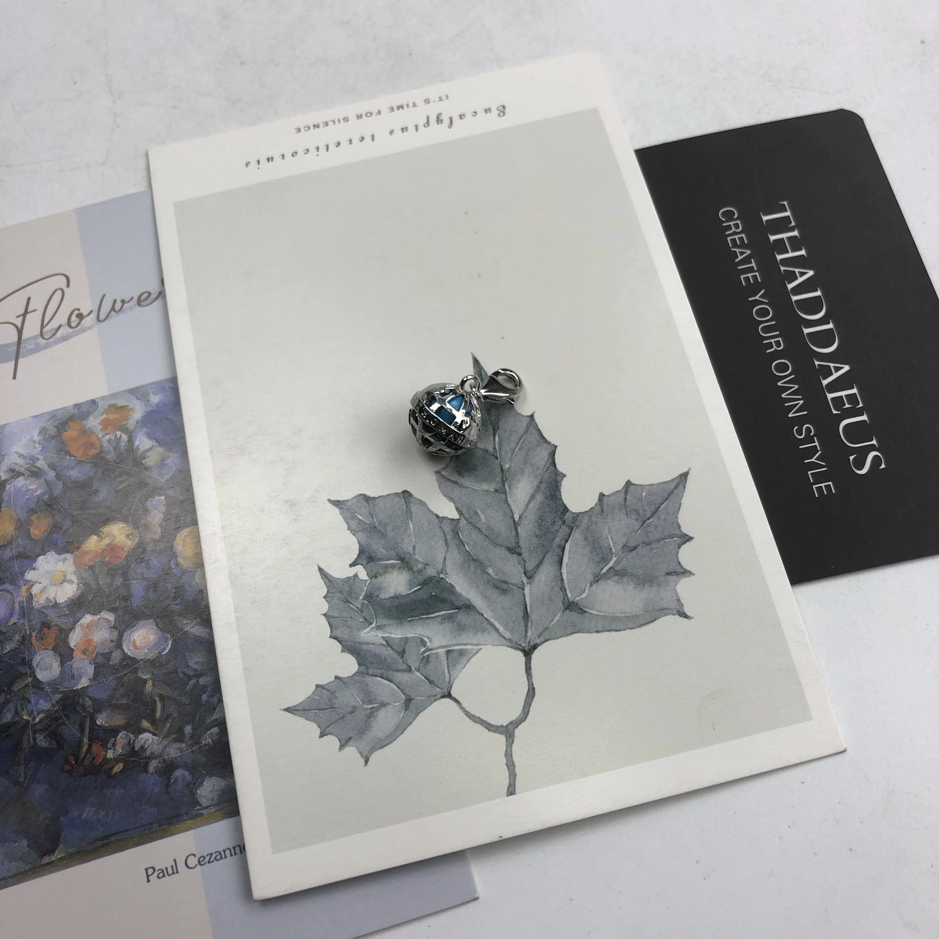 Браслет с шармами самолета и глобуса Европейское призвание ювелирные изделия