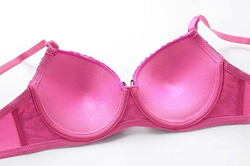 

2020 new gathered upper and lower thick bra set Europe and America red thong underwear set spring summer summer winter 4