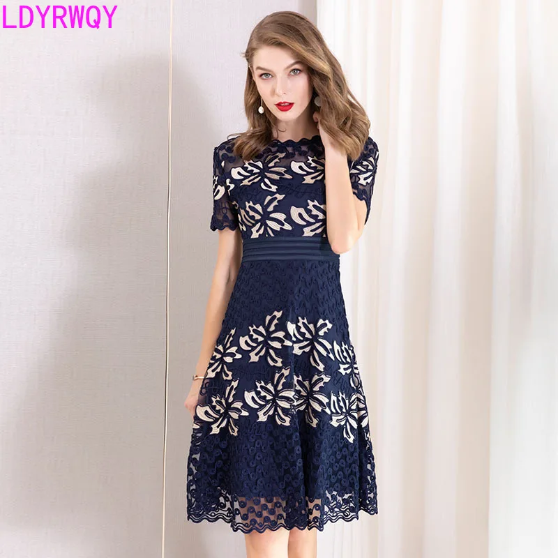 Женское платье-качели с короткими рукавами и вышивкой весна-лето 2021 | Женская