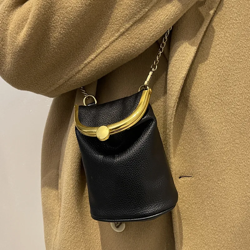 

European and American High-quality Ladies Chain Mini Simple Shoulder Messenger Bag 2021 New Female Bag Autumn Buckle Bucket Bag