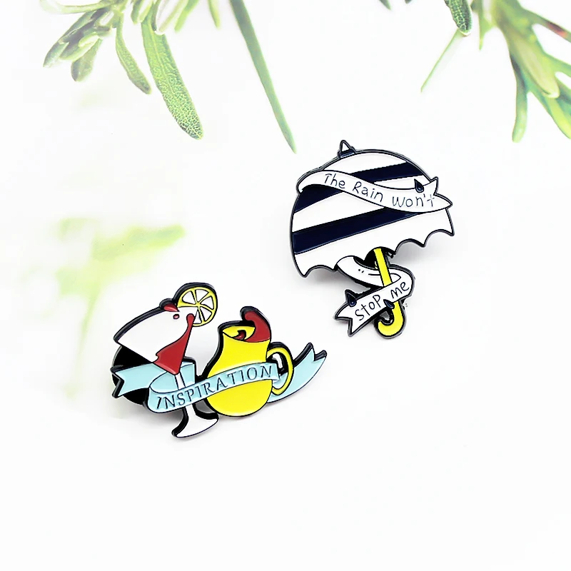 Броши с изображением космонавта инопланетянина робота Красного чемодана