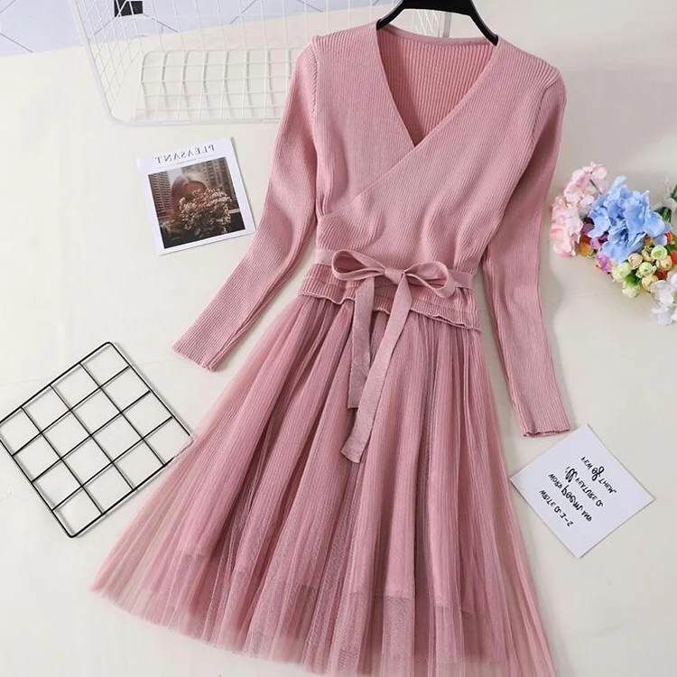 Облегающее трикотажное платье газовое с глубоким треугольным вырезом