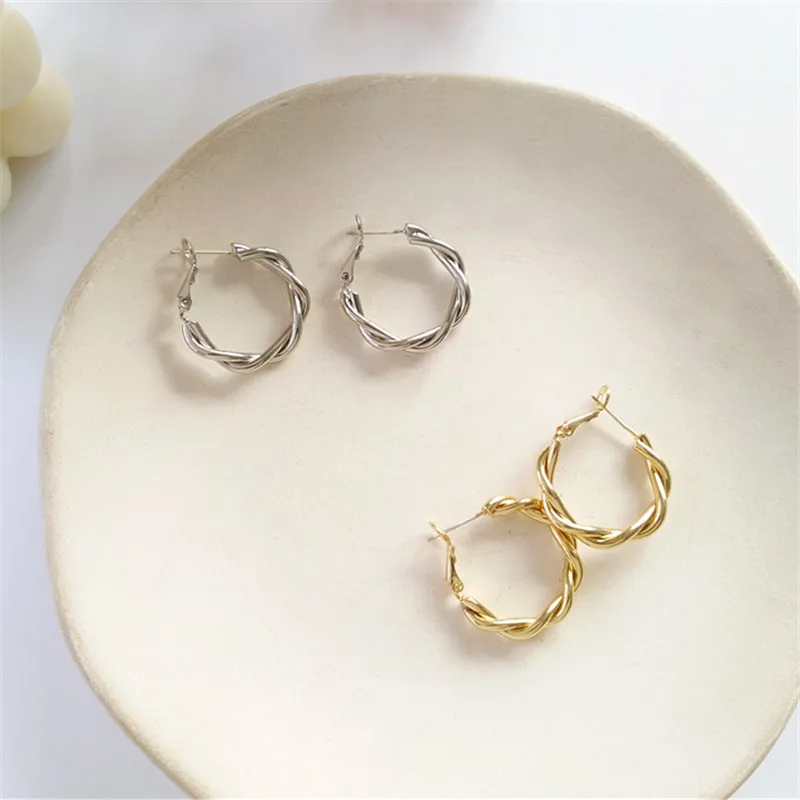 

South Korea 2019 C shape deformation geometry golden metal retro geometric earrings pendant earrings girls wedding gift