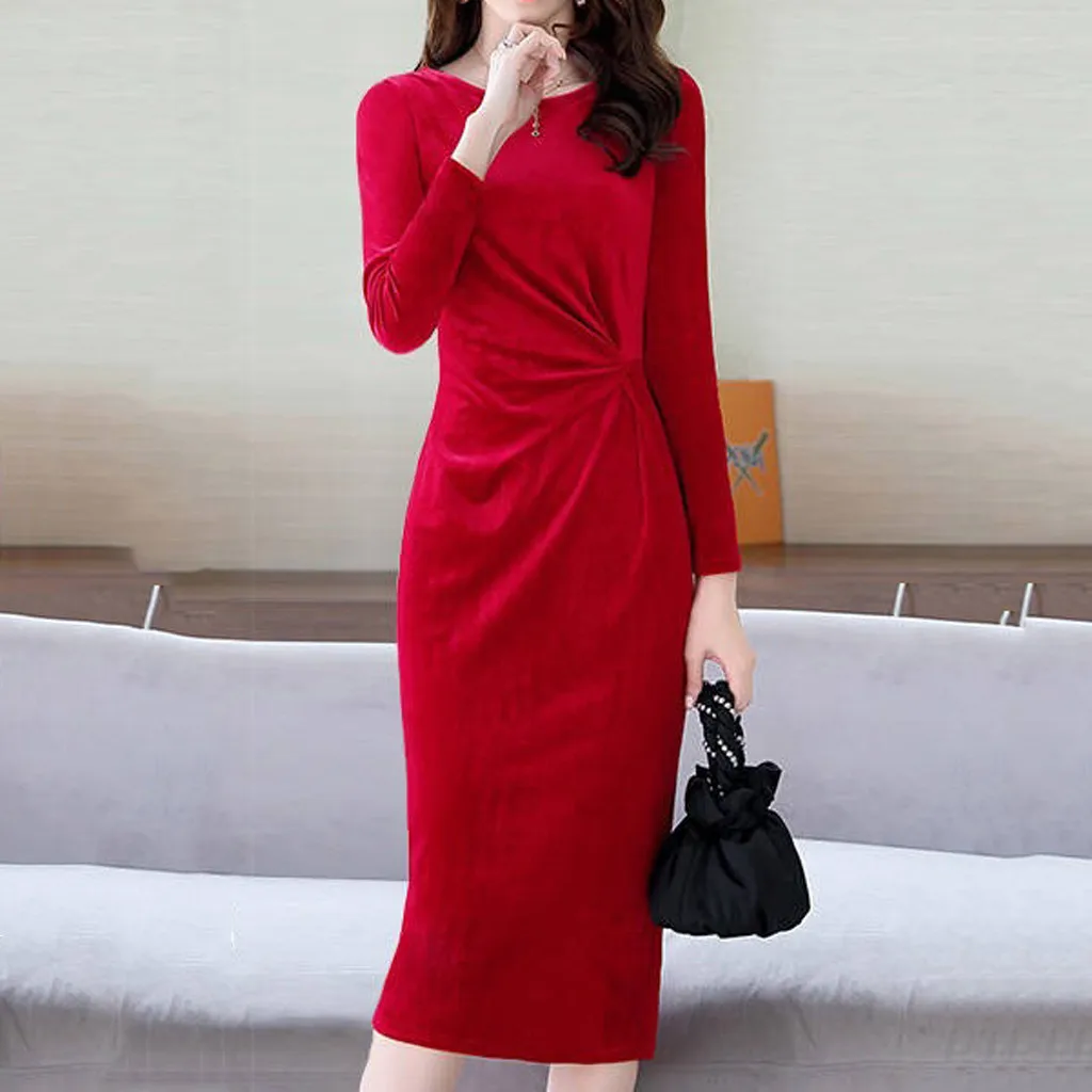 Модное офисное женское платье зимнее бархатное средней длины с круглым вырезом и