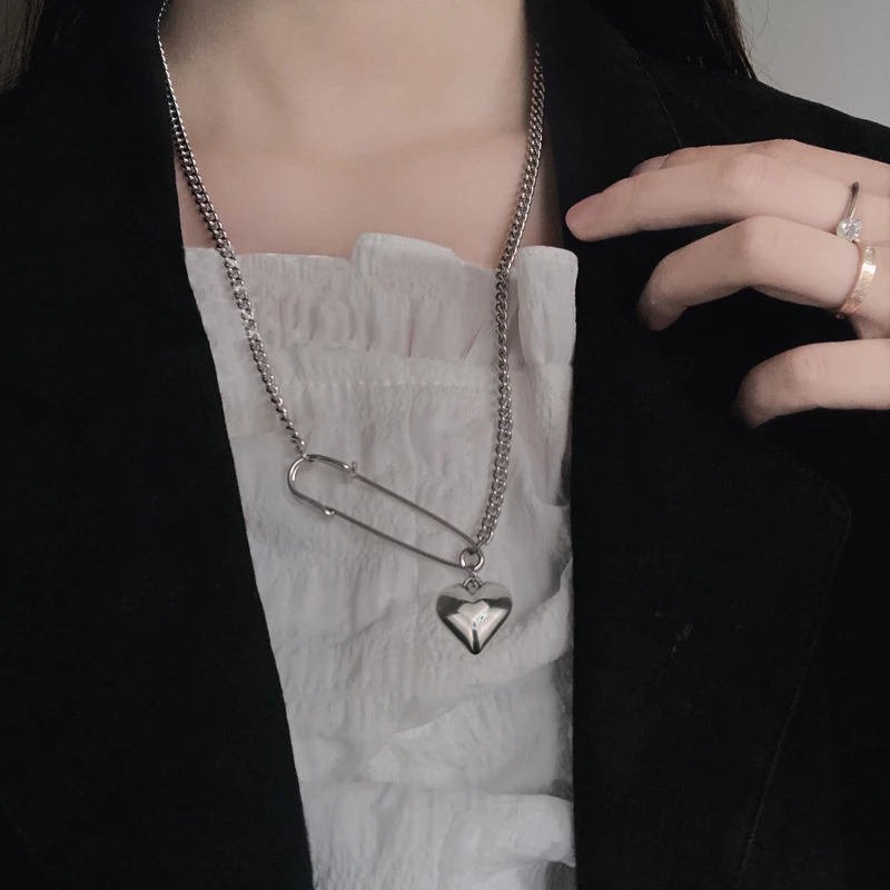 

POTCET Women's Heart-shaped Pin Necklace Pendant Clavicle Chain Geometric Fashion Hip Hop Party Jewelry