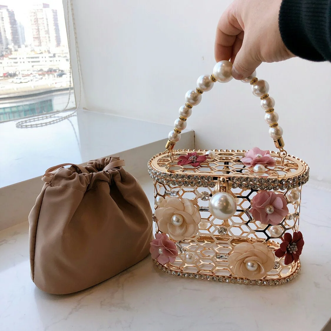 

Flowerl Vintage Women Evening Bag Metal Hollow Out diamond Banquet Party Shoulder & Crossbody Bags Wedding Clutch Cage Handbag