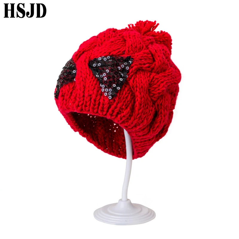 Осенне зимняя женская шапочка ручной работы вязаная крючком эластичная шапка