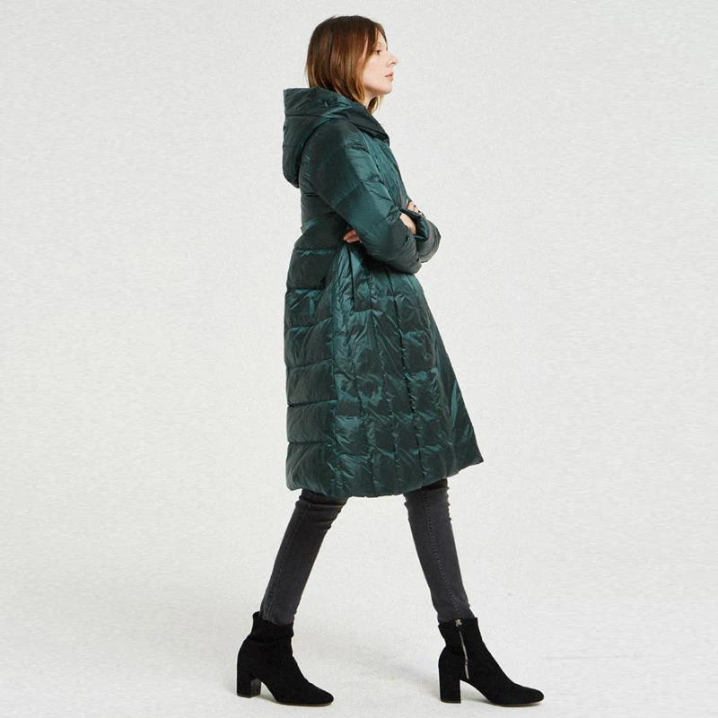 Куртка женская зимняя черная на гусином пуху с капюшоном и длинным рукавом