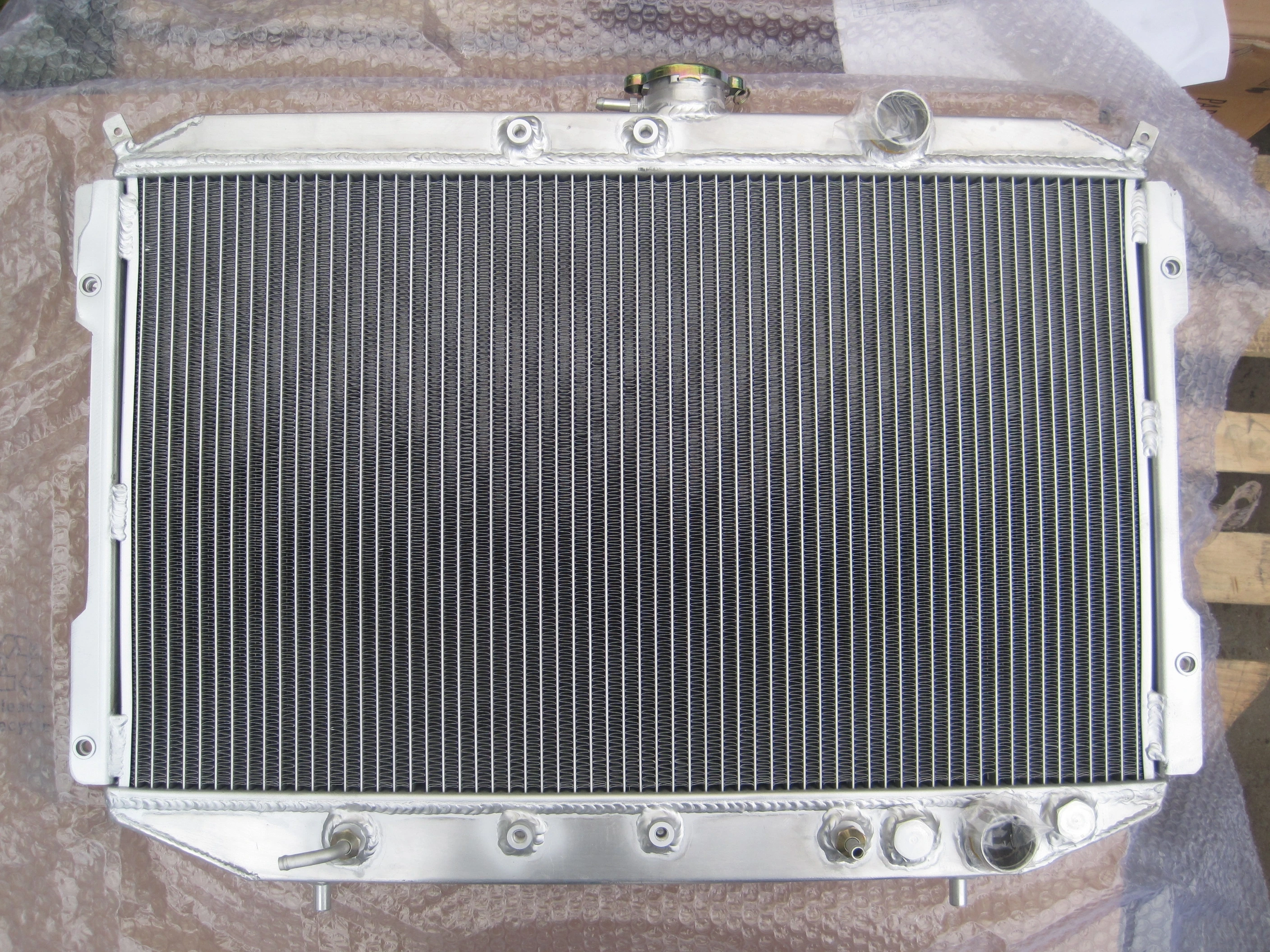 Алюминиевый радиатор для MITSUBISHI MAGNA Verada TM TN TP1984-1991 AT 1985 1986 1987 1988 1989 1990