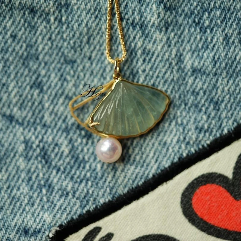 

Original new natural high ice chalcedony scallop pendant fresh and elegant charm ladies silver jewelry