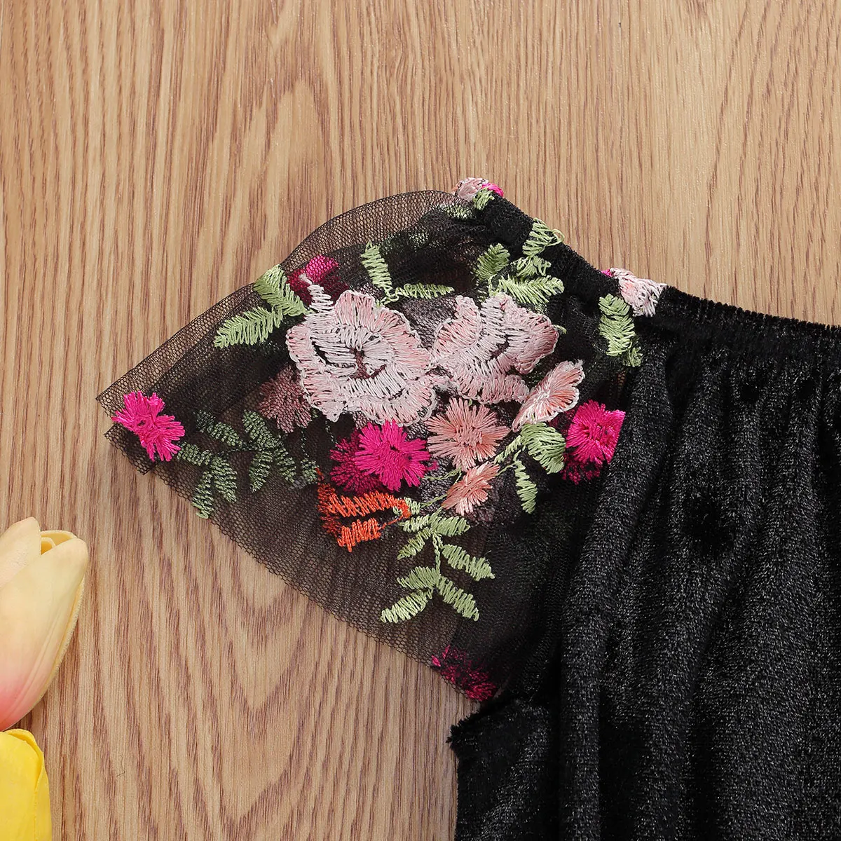 Комбинезон для новорожденных с коротким рукавом и вышивкой открытыми плечами |