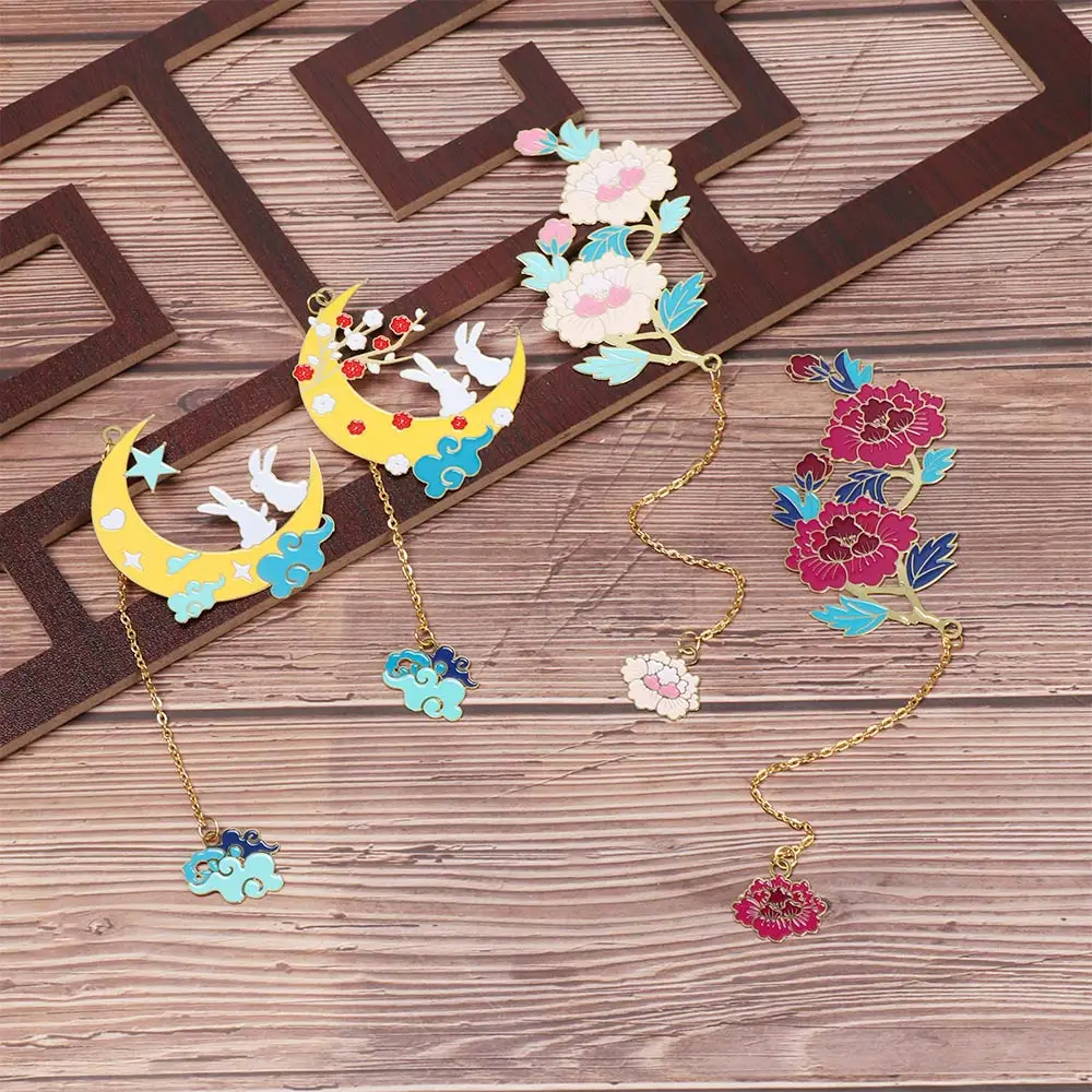 

Flowers Rabbit Phoenix Metal Tassel Brass Bookmark Chinese Traditional Art Style Pendant Pagination Mark Valentine's Day Gift