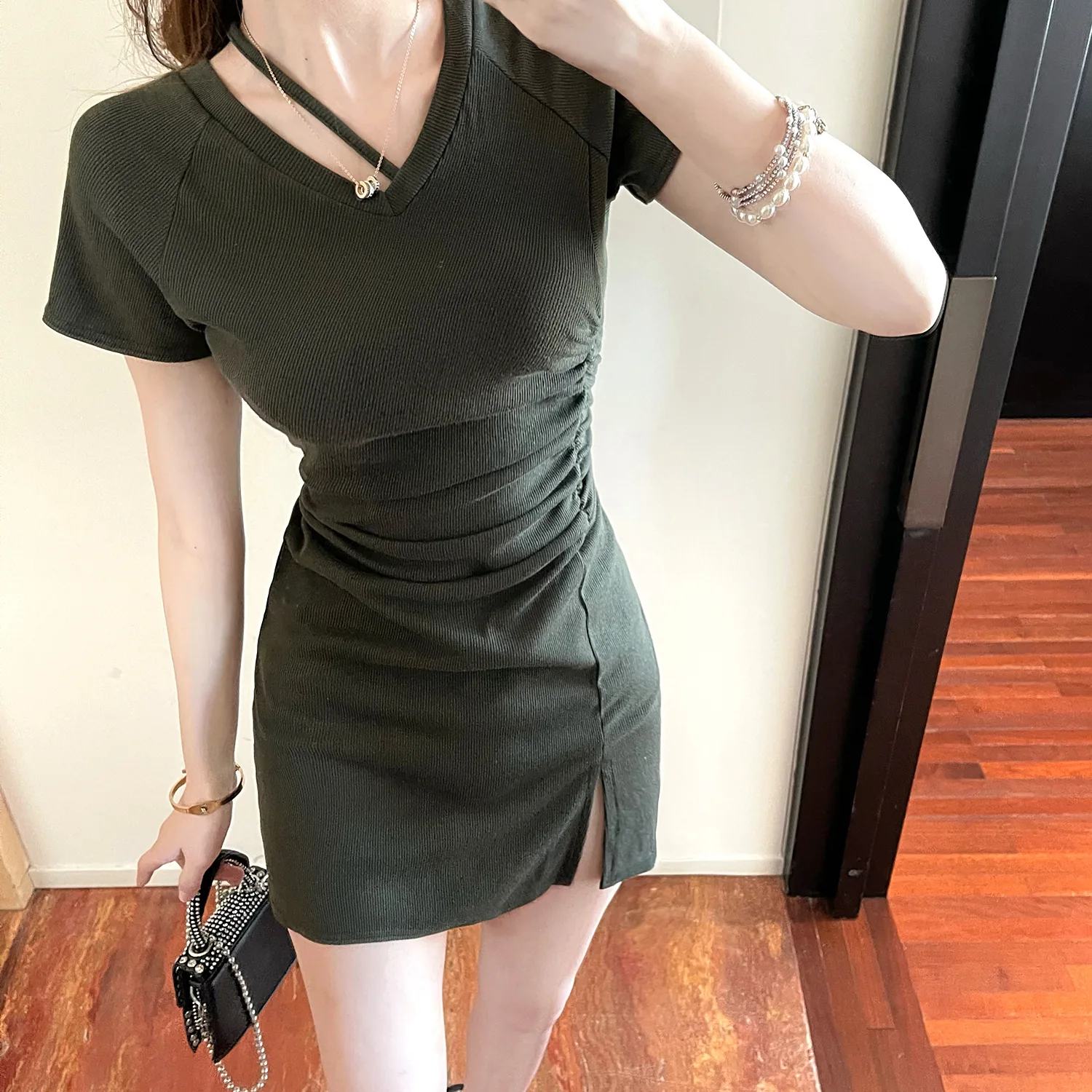 

Sexy V-Neck Pleated Design Split A-line Skirt Short Sleeve Dress For Women 2021 College Office Eveing Dresses Fashin Casual