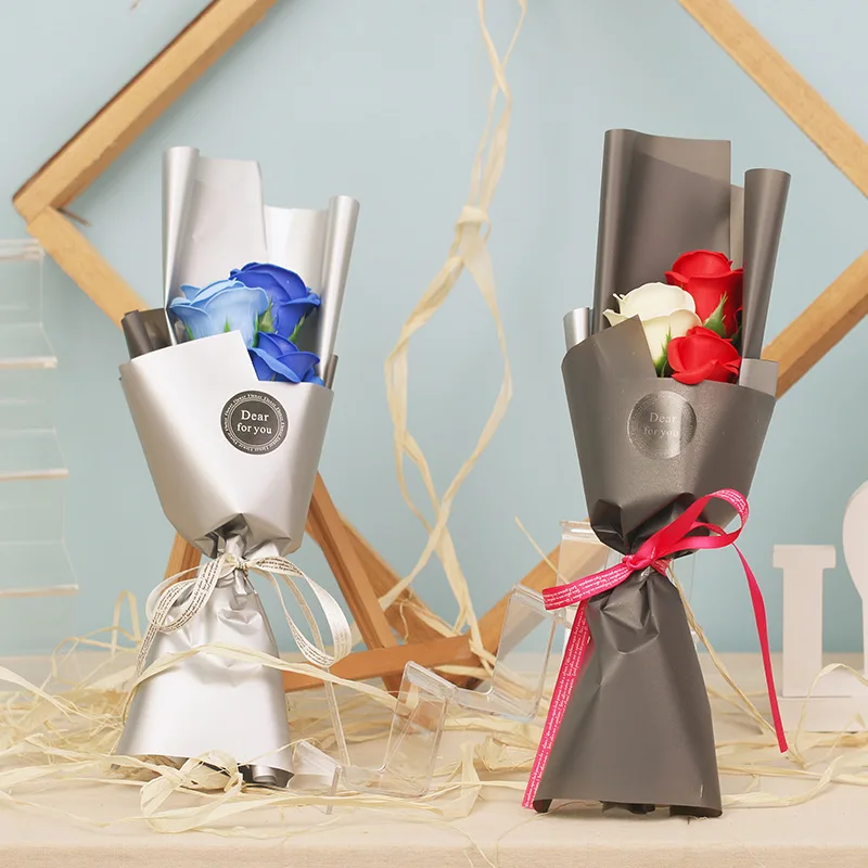 Прелестное очаровательное мыло с искусственными цветами розы в штучной упаковке