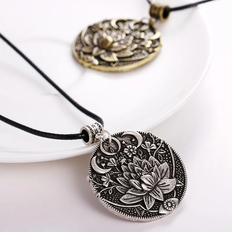 

Round Retro Lotus Pendant Necklaces For Women Men Viking Mandala Lotus Flower Choker Necklace Religious Jewelry Gift 2021 BFF