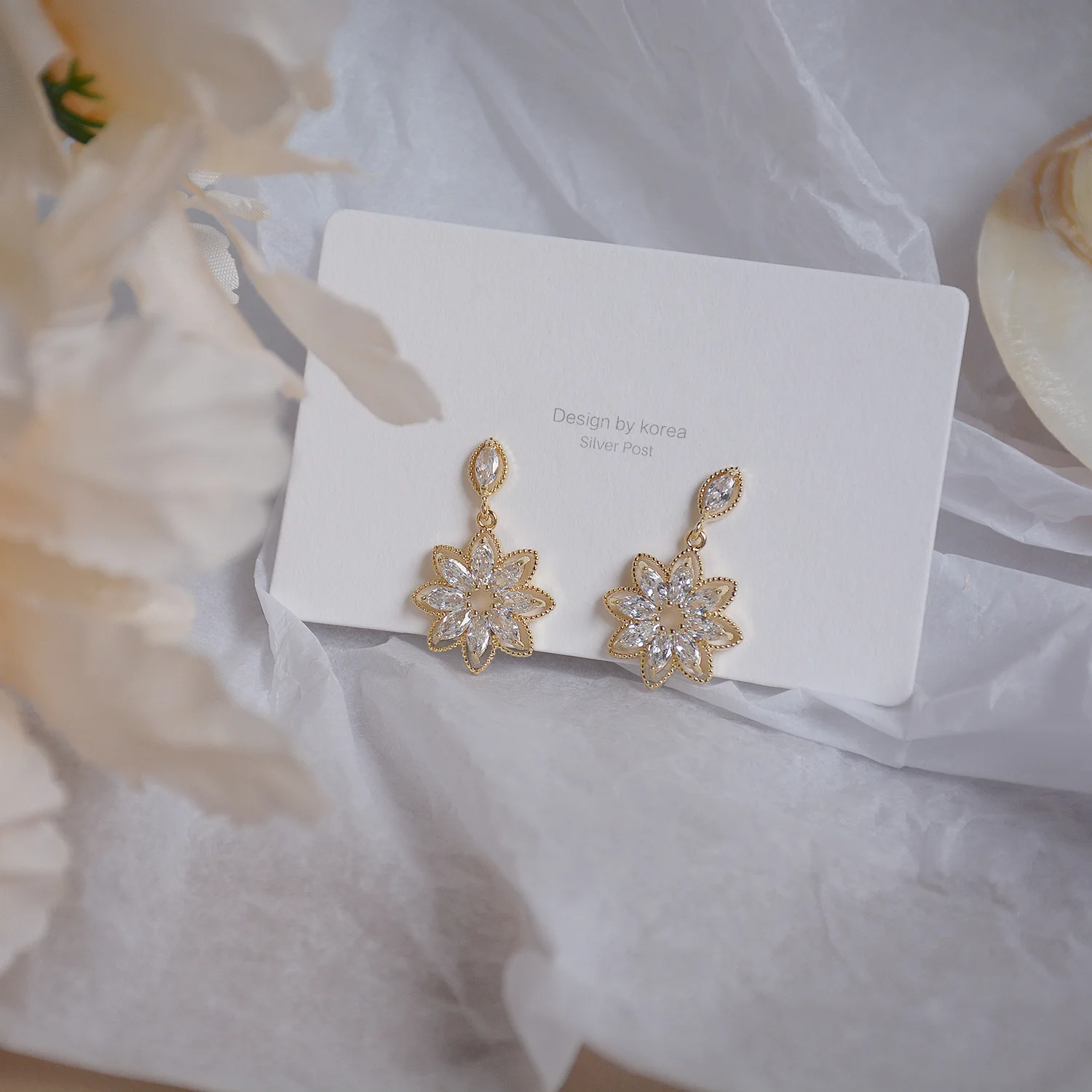 

14k Real Gold Plated Fashion Jewelry Crystal Flower Exquisite Simple Stud Earrings for Woman Holiday Party Elegant Earring